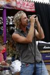 Bloemendaag 22 juli 2006
Optreden Hudson 5 met als zanger Chris Zegers bij Woodstock.
Chris treedt op voor het goede doel Save the Monkeys