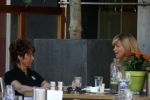AMSTERDAM 17 juli 2006
Connie Breukhoven op terras met een vriendin