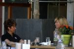 AMSTERDAM 17 juli 2006
Connie Breukhoven op terras met een vriendin