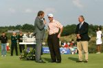 Zandvoort, 13 Augustus 2006
Dutch KLM Open Golf 2006 Kennemer golfclub
Toernooidirecteur Daan Slooter in gesprek met Daniel Vancsik ( winnaar Longest drive ) en Robbie v Erven Dorens