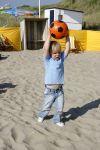 Noordwijk 29 juni 2006
Jeroen v d Boom met zijn  zoontje Daan op het strand aan het voetballen
Peter Smulders bv