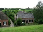 Hurwenen, 8 Augustus 2006
(Zaltbommel) Een dijkhuis en boerderij bij de Kil van Hurwenen.
Beschermd natuurgebied wat eigendoms is van Staatsbosbeheer