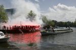 Amsterdam 20 mei 2006
Edwin v d Sar en zijn vrouw Annemarie trouwen in Amsterdam.
Ajax fans met bengaals vuurwerk.