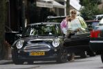 Amsterdam 23 juli 2006
Estelle Gullit winkelelnd op de cornelis schuytstraat. Estelle heeft mini cooper cabrio met bekeuring