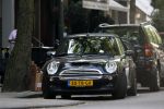 Amsterdam 23 juli 2006
Estelle Gullit winkelelnd op de cornelis schuytstraat. Estelle heeft mini cooper cabrio met bekeuring