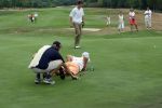 Best, 28 t/m 30 Juli 2006
NK Matchplay 2006 Dames & Heren op BEST GCCRamon 
Floris de Vries in de finale tegen Reinier Saxton op de grond liggend om samen met zijn caddy de puttinglijn te lezen