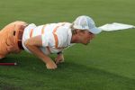 Best, 28 t/m 30 Juli 2006
NK Matchplay 2006 Dames & Heren op BEST GCCRamon 
Floris de Vries liggend om zijn puttinglijn te lezen