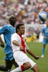 Amsterdam 13 augustus 2006
Ajax-PSV 3-1 om de johan Cruijff schaal in de arena.
George Ogararu met Kone
Peter Smulders bv