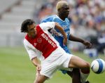 Amsterdam 13 augustus 2006
AJAX-PSV 3-1 om de Johan Cruyffschaal in de arena.
George Ogararu in duel met Kone
Peter Smulders bv