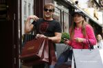 Amsterdam 23 augustus 2006
Gerard Joling en Rossana Lima shoppen op de pc hooftstraat.
Peter Smulders bv