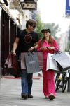 Amsterdam 23 augustus 2006
Gerard Joling en Rossana Lima shoppen op de pc hooftstraat.
Peter Smulders bv
