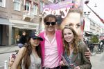Amsterdam 26 april 2006
Presentatie nieuwe story door gerard Joling op de pc hooftstraat.
Gerard Joling en fans