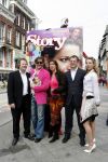 Amsterdam 26 april 2006
Presentatie nieuwe story door gerard Joling op de pc hooftstraat.
Gerard Joling en Petra Bakker Schut Wouter v Kennis Gert Jaap Schoppink en Debby Gerritsen