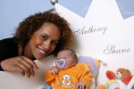 Diemen 21 mei 2006
Glennis Grace met haar vriend Moos en hun zoon Anthony Shane.
Peter Smulders bv