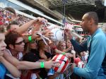 Eindhoven, 31 Juli 2006 Open Dag PSV 2006
27000 Toeschouwers. 
Gomes deelt handtekeningen uit aan jonge fans.