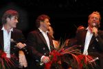 Amsterdam 19 juni 2006
Gala tbv de Ingeborg Douwes Stichting in Carre.
Jeroen v d Boom met Rene Froger en Gordon. Gerard Joling was ziek
Peter Smulders bv