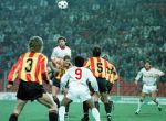 Eindhoven,8 februari 1989
Super europacup PSV-KV Mechelen, eindstand 1-0
Hans Gillhaus koppend boven Graeme Rutjes



l