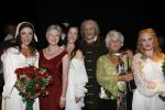 Amsterdam 15 juli 2006
Premiere Rembrandt in Carre.
Henk Poort met Annick Boer Maike Boerdam Wieneke Remmers Maria v d Hoeven en Karla Peijs