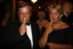 Amsterdam 15 juli 2006
Premiere Rembrandt in Carre.
Hilbrand Nawijn en zijn vrouw met een ijsje