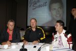 Schiphol 24 augustus 2006
Presentatie nieuwe cd  Jan Smit in het sheraton hotel Schiphol. paul de Leeuw rijkt eerste cd uit. jaap buys