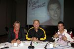 Schiphol 24 augustus 2006
Presentatie nieuwe cd  Jan Smit in het sheraton hotel Schiphol. paul de Leeuw rijkt eerste cd uit. jaap buys