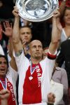 Amsterdam 13 augustus 2006
AJAX-PSV 3-1 om de Johan Cruyffschaal in de arena.
Jaap Stam met schaal
Peter Smulders bv