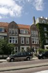 Amsterdam 14 juli 2006
Huis Jack Spijkerman met naast hem een huis  dat vorige week van binnen uitgebrand is