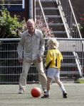 Amsterdam 28 juni 2006
Jack Spijkerman voetballen met zijn zoontje Joska.
Peter Smulders bv