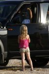 Ibiza 25 juli 2006
Marco Borsato en leontine Borsato staan met een kapotte auto op de parkeerplaats bij een strandtent. Leontine haar broer is er ook bij. Jada Borsato