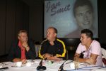 Schiphol 24 augustus 2006
Presentatie nieuwe cd  Jan Smit in het sheraton hotel Schiphol. paul de Leeuw rijkt eerste cd uit. Links Jaap Buys