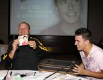 Schiphol 24 augustus 2006
Presentatie nieuwe cd  Jan Smit in het sheraton hotel Schiphol. paul de Leeuw rijkt eerste cd uit