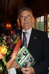 Beekbergen 30 mei 2006
Presentatie boek een elftal bondscoaches van Koen Greven en Erik Oudshoorn. Jan Zwartkruis krijgt het eerste exemplaar
Peter Smulders bv