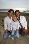 Noordwijk 29 juni 2006
Jeroen v d Boom met zijn vriendin en zontje Daan op het strand.
Peter Smulders bv