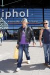 Schiphol 19 augustus 2006
Jim Bakkum arriveert op Schiphol na een vakantie op Curacao. Zijn vader haalt hem op.
Peter Smulders bv