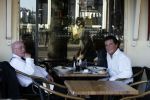 Amsterdam 15 juli 2006
Johnny Kraaykamp jr en Sr eten iets op terras.