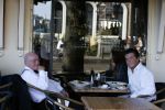 Amsterdam 15 juli 2006
Johnny Kraaykamp jr en Sr eten iets op terras.