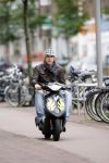 Eemnes 22 augustus 2006
Johnny de Mol jr op zijn scooter met hoedje/petje op
Peter Smulders bv