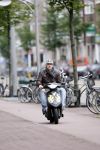 Eemnes 22 augustus 2006
Johnny de Mol jr op zijn scooter met hoedje/petje op
Peter Smulders bv