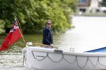Weesp 4 juni 2006
Jort kelder op zijn boot/sloep aan het varen op de Vecht
Peter Smulders bv