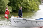 Weesp 4 juni 2006
Jort kelder op zijn boot/sloep aan het varen op de Vecht
Peter Smulders bv