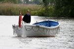 Weesp 4 juni 2006
Jort kelder op zijn boot/sloep aan het varen op de Vecht
Peter Smulders bv
