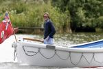 Weesp 4 juni 2006
Jort kelder op zijn boot/sloep aan het varen op de Vecht
Peter Smulders bv