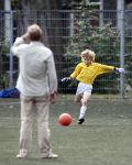 Amsterdam 28 juni 2006
Jack Spijkerman voetballen met zijn zoontje Joska.
Peter Smulders bv