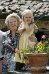 Tavarnelle 6 juli 2006
Koningin Beatrix met Prinses Maxima Prins Willem Alexander Amalia en Alexia tijdens fotomoment op vakantie.