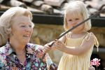 Tavarnelle 6 juli 2006
Koningin Beatrix met Prinses Maxima Prins Willem Alexander Amalia en Alexia tijdens fotomoment op vakantie.