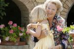 Tavarnelle 6 juli 2006
Koningin Beatrix met Prinses Maxima Prins Willem Alexander Amalia en Alexia tijdens fotomoment op vakantie.
