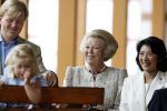 Apeldoorn 18 augustus 2006
Fotosessie Koningin Beatrix met Maxima Prins Willem Alexander Amalia Alexia en zijne keizerlijke hoogheden van japan Prins Naruhito Prinses Masako en hun dochtertje Aiko bij paleis het Loo.