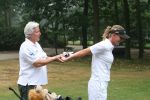 Best, 28 t/m 30 Juli 2006
NK Matchplay 2006 Golf Dames & Heren op BEST GCC
Laura Winkelman doet strekoefeningen samen met haar moeder