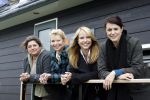 Muiderberg 31 mei 2006
Linda de Mol, Annette Malherbe Tjitske Reidinga  en Susan Visser  (Gooische vrouwen)op woonark in natuurreservaat Naardermeer tegen aanleg A6
Peter Smulders bv
