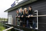 Muiderberg 31 mei 2006
Linda de Mol, Annette Malherbe Tjitske Reidinga  en Susan Visser  (Gooische vrouwen)op woonark in natuurreservaat Naardermeer tegen aanleg A6
Peter Smulders bv